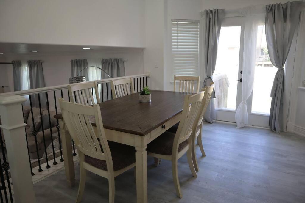 פרובו 5 Bedroom House To Share With Your Family And Friends מראה חיצוני תמונה