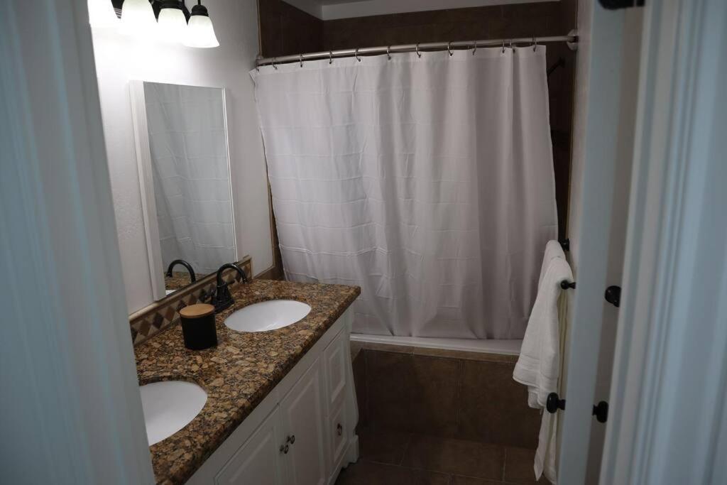 פרובו 5 Bedroom House To Share With Your Family And Friends מראה חיצוני תמונה