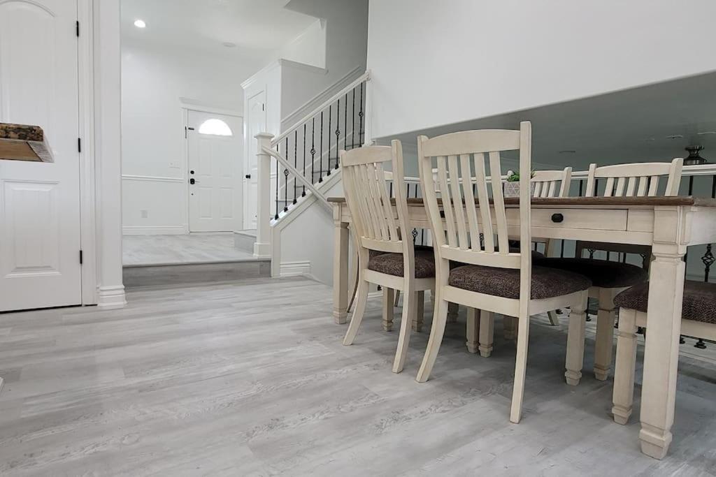 פרובו 5 Bedroom House To Share With Your Family And Friends מראה חיצוני תמונה